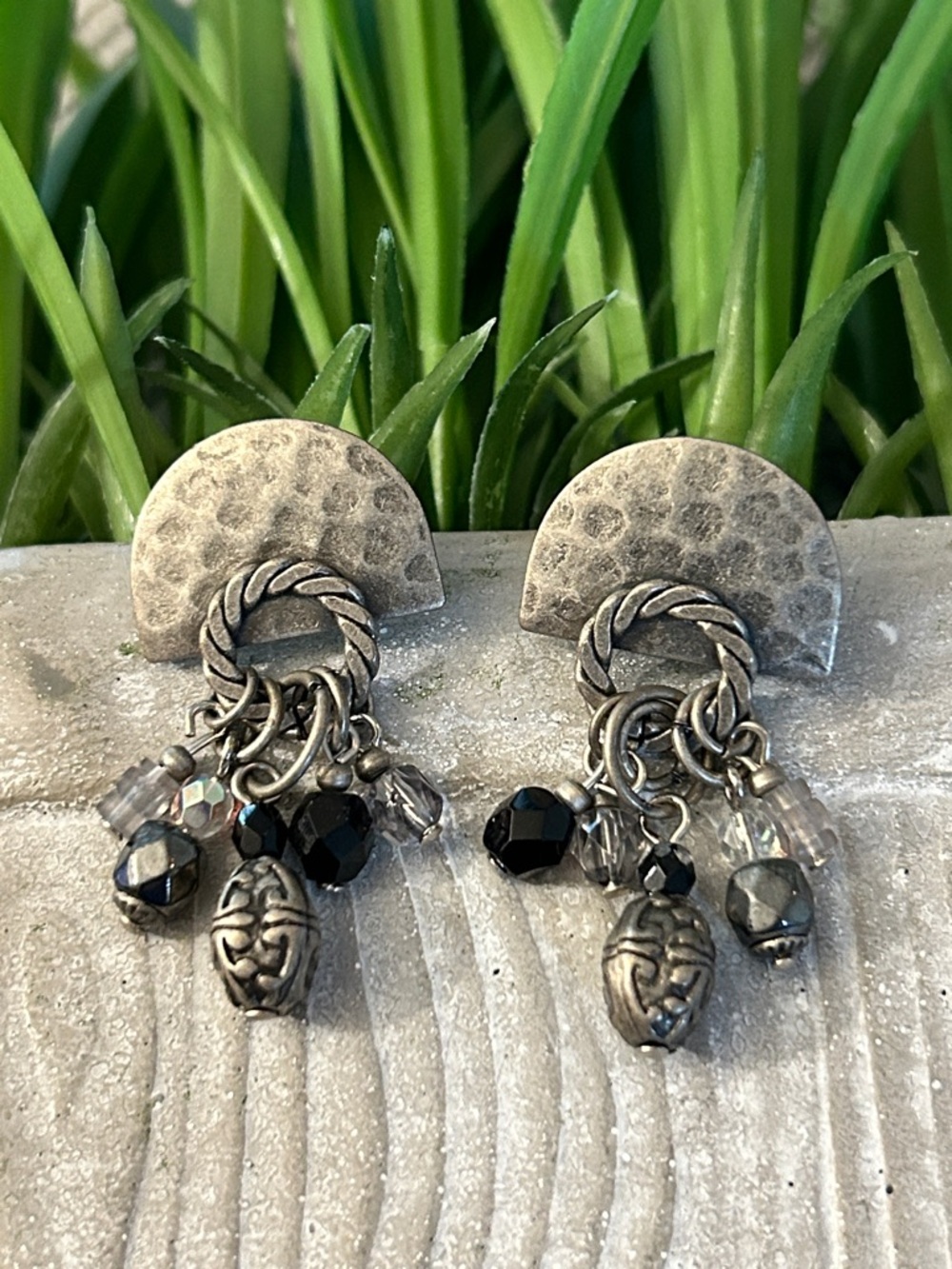Hammered Silver & Black Bead Dangle post-back Earrings minimalistic